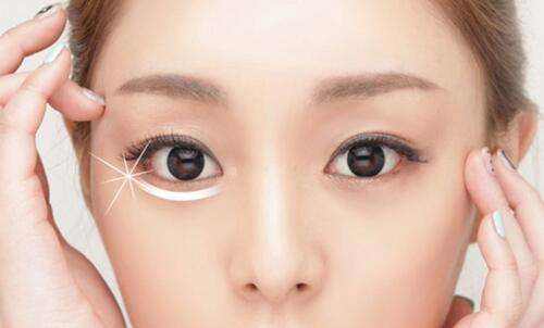 去眼袋 化妆品厂家教你去眼袋的7个小妙招